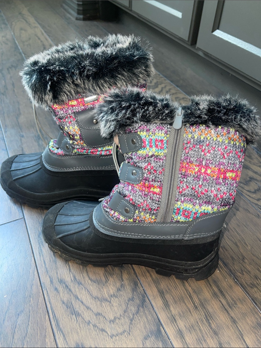 Dream Pairs Gray Winter Boots with Multicolor Knit and Faux Fur Trim